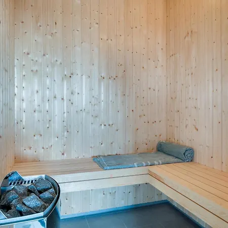 In With Sauna